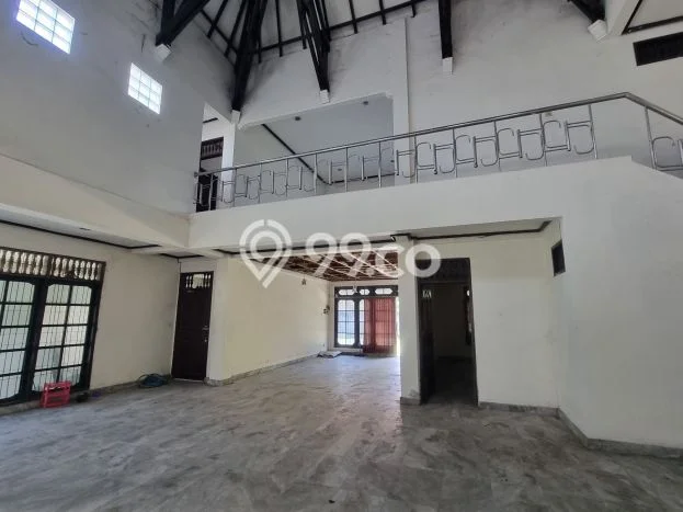 Ready to Use! Luxury House LT 738m2 Desain Elegan di Gatot Subroto Ready to Use! Luxury House LT 738m2 Desain Elegan di Gatot Subroto