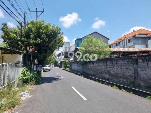 Ready to Use! Luxury House LT 738m2 Desain Elegan di Gatot Subroto Ready to Use! Luxury House LT 738m2 Desain Elegan di Gatot Subroto