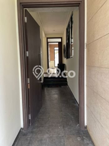 Disewakan! Rumah 5 Kamar Tidur &
5 Kamar Mandi di Lebak Bulus, Jakarta Selatan Disewakan! Rumah 5 Kamar Tidur &
5 Kamar Mandi di Lebak Bulus, Jakarta Selatan