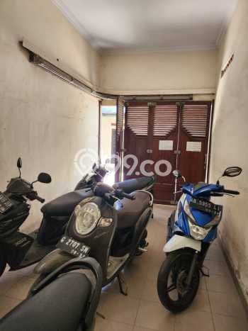 Rumah Strategis Modern Lb 300m2 di Kasihan, Bantul Rumah Strategis Modern Lb 300m2 di Kasihan, Bantul