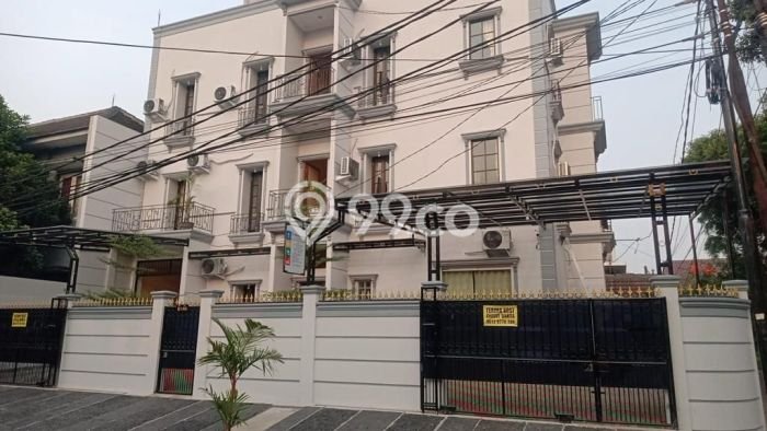 Rumah Eksklusif Dijual LT 220m2 di Duren Sawit, Jakarta Timur Rumah Eksklusif Dijual LT 220m2 di Duren Sawit, Jakarta Timur