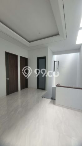 Rumah Elit LB 305m2 Siap Huni Desain Elegan di Manyar, Surabaya Rumah Elit LB 305m2 Siap Huni Desain Elegan di Manyar, Surabaya