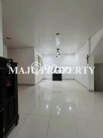 Dijual Hunian Rumah Terawat 3 KT di Legenda Wisata, Jakarta Timur Dijual Hunian Rumah Terawat 3 KT di Legenda Wisata, Jakarta Timur