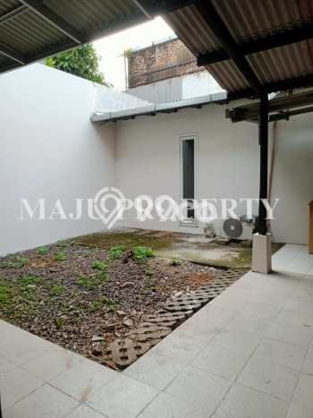 Rumah kawasan Cibubur, 3 KM, Lingkungan Elite, Luas 300m² LB 400m² Rumah kawasan Cibubur, 3 KM, Lingkungan Elite, Luas 300m² LB 400m²