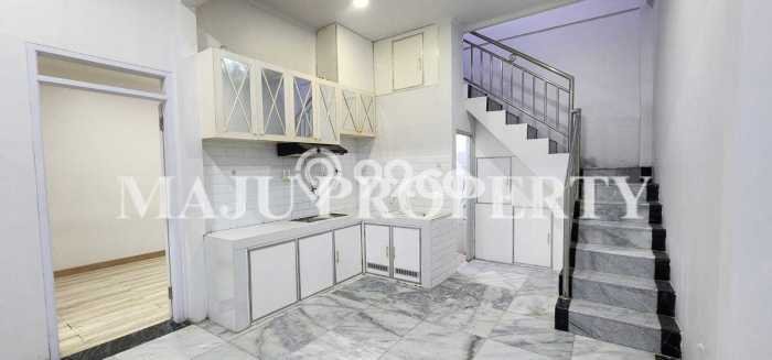 Dijual Hunian Rumah Terawat 2 KT di Kota Wisata, Bogor Dijual Hunian Rumah Terawat 2 KT di Kota Wisata, Bogor