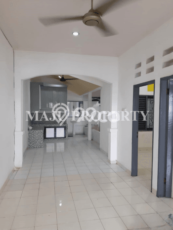 For Sale Hunian Rumah Terawat 2 KT di Raffles Hills, Jakarta Timur For Sale Hunian Rumah Terawat 2 KT di Raffles Hills, Jakarta Timur