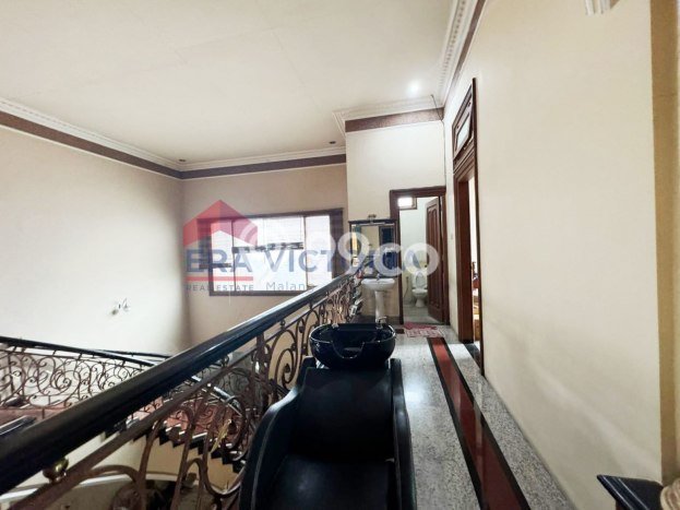 Lokasi terbaik! Rumah siap huni dikontrakkan di Blimbing LB 432m2 Lokasi terbaik! Rumah siap huni dikontrakkan di Blimbing LB 432m2