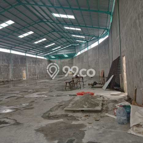 Unit Gudang Disewakan di Rawa Buaya di Area Ramai & Strategis Unit Gudang Disewakan di Rawa Buaya di Area Ramai & Strategis