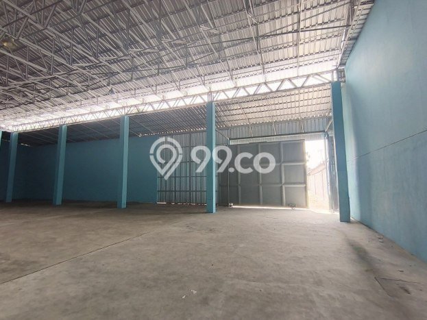 Gudang Kawasan Komersial di Blimbing, Luas 900m2m², Siap Usaha Gudang Kawasan Komersial di Blimbing, Luas 900m2m², Siap Usaha