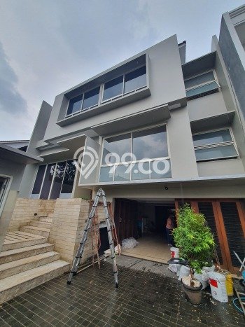 Rumah Kondisi Baik Disewakan di Pondok Indah, Jakarta Selatan LT 350m2, LB 400m2 Rumah Kondisi Baik Disewakan di Pondok Indah, Jakarta Selatan LT 350m2, LB 400m2