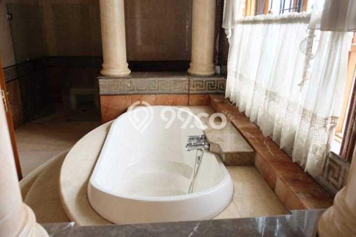 Disewakan Rumah Nyaman LT 1198m2 / LB 1000m2 di Pondok Indah, Jakarta Selatan Disewakan Rumah Nyaman LT 1198m2 / LB 1000m2 di Pondok Indah, Jakarta Selatan