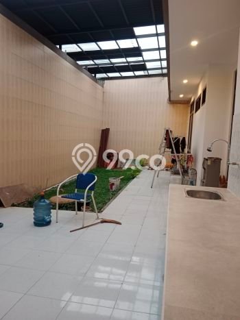 LIMITED OFFER! Rumah Berkualitas di , LT 320m2m² Bangunan 250m2m² LIMITED OFFER! Rumah Berkualitas di , LT 320m2m² Bangunan 250m2m²