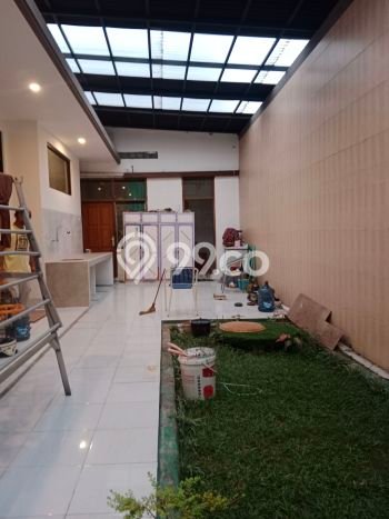 LIMITED OFFER! Rumah Berkualitas di , LT 320m2m² Bangunan 250m2m² LIMITED OFFER! Rumah Berkualitas di , LT 320m2m² Bangunan 250m2m²