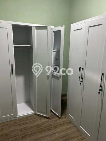 For Sale Rumah 4 Kamar Lokasi Strategis Nyaman dan Strategis di Karang Tengah For Sale Rumah 4 Kamar Lokasi Strategis Nyaman dan Strategis di Karang Tengah