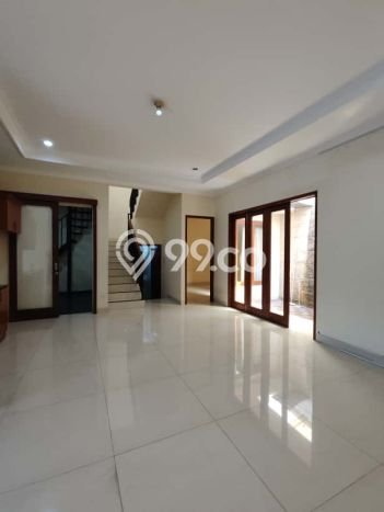 Disewakan! Rumah 4 Kamar Tidur &
4 Kamar Mandi di Pejaten Timur, Jakarta Selatan Disewakan! Rumah 4 Kamar Tidur &
4 Kamar Mandi di Pejaten Timur, Jakarta Selatan