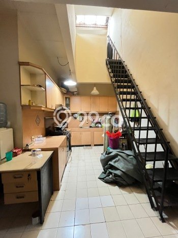 Rumah Luxury Modern Tanpa Renovasi di Pejaten Jakarta Selatan Rumah Luxury Modern Tanpa Renovasi di Pejaten Jakarta Selatan