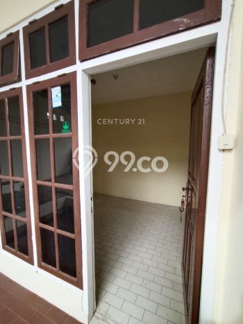 For Sale Hunian Rumah Terawat 4 KT di Bintaro, Tangerang Selatan For Sale Hunian Rumah Terawat 4 KT di Bintaro, Tangerang Selatan