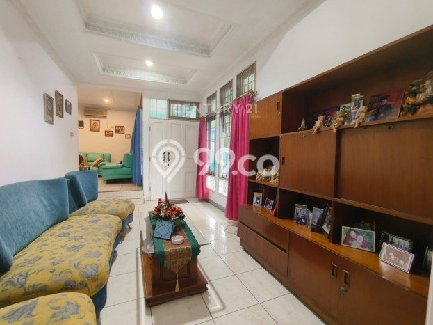 Rumah Mewah LB 185m2 Siap Pakai Desain Elegan di Bintaro, Tangerang Selatan Rumah Mewah LB 185m2 Siap Pakai Desain Elegan di Bintaro, Tangerang Selatan