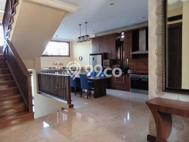 Rumah Elit Modern Siap Huni di Ciumbuleuit Bandung Rumah Elit Modern Siap Huni di Ciumbuleuit Bandung