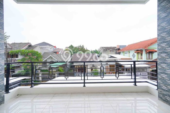 Hunian Mewah LB 185m2 Siap Pakai Desain Elegan di Cipedak, Jakarta Selatan Hunian Mewah LB 185m2 Siap Pakai Desain Elegan di Cipedak, Jakarta Selatan