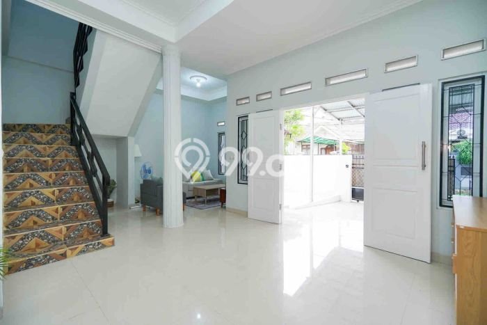 Hunian Mewah LB 185m2 Siap Pakai Desain Elegan di Cipedak, Jakarta Selatan Hunian Mewah LB 185m2 Siap Pakai Desain Elegan di Cipedak, Jakarta Selatan