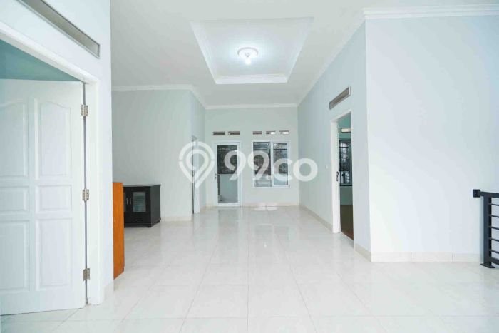 Hunian Mewah LB 185m2 Siap Pakai Desain Elegan di Cipedak, Jakarta Selatan Hunian Mewah LB 185m2 Siap Pakai Desain Elegan di Cipedak, Jakarta Selatan
