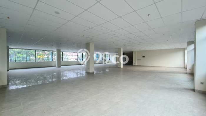Kantor Dijual di Prime Area Jakarta Selatan Luas 2700m2 Kantor Dijual di Prime Area Jakarta Selatan Luas 2700m2