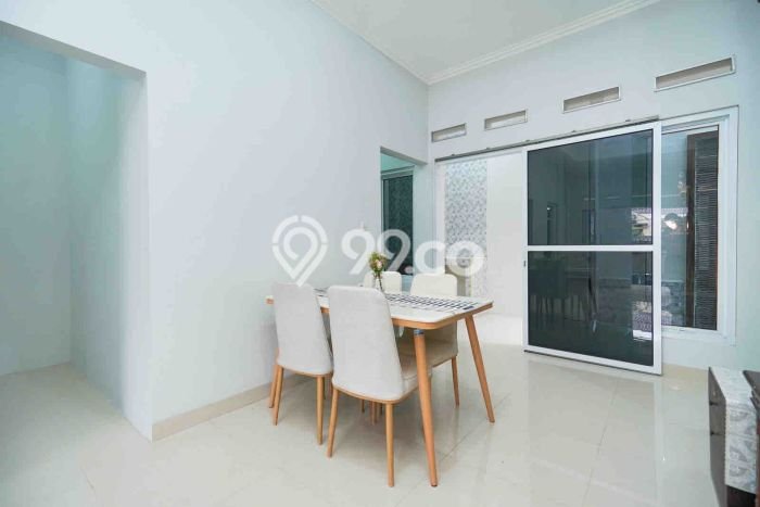 Hunian Mewah LB 185m2 Siap Pakai Desain Elegan di Cipedak, Jakarta Selatan Hunian Mewah LB 185m2 Siap Pakai Desain Elegan di Cipedak, Jakarta Selatan