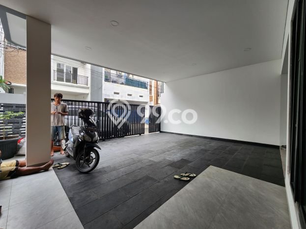 Hunian Mewah LB 430m2 Siap Pakai Desain Elegan di Ampera, Jakarta Selatan Hunian Mewah LB 430m2 Siap Pakai Desain Elegan di Ampera, Jakarta Selatan