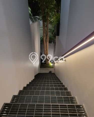 Hunian Mewah LB 370m2 Siap Huni Desain Elegan di Pondok Indah, Jakarta Selatan Hunian Mewah LB 370m2 Siap Huni Desain Elegan di Pondok Indah, Jakarta Selatan
