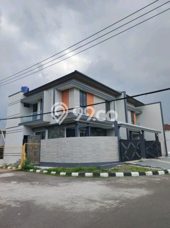 Dijual Rumah Mewah Elegan Dengan View Cantik di Sutorejo, Surabaya Dijual Rumah Mewah Elegan Dengan View Cantik di Sutorejo, Surabaya