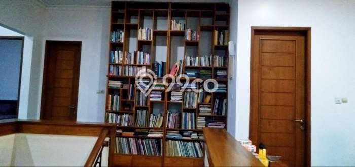 Rumah Nyaman dengan 5 Kamar Tidur di Kawasan TB Simatupang, Jakarta Selatan Rumah Nyaman dengan 5 Kamar Tidur di Kawasan TB Simatupang, Jakarta Selatan