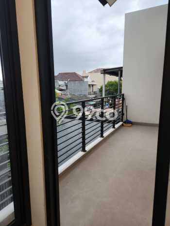 LISTING BARU! Rumah Strategis di Setiabudi, LT 124m² LB 200m² LISTING BARU! Rumah Strategis di Setiabudi, LT 124m² LB 200m²