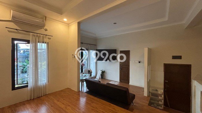 Rumah Strategis Modern Lb 160m2 di Ciracas, Jakarta Timur Rumah Strategis Modern Lb 160m2 di Ciracas, Jakarta Timur