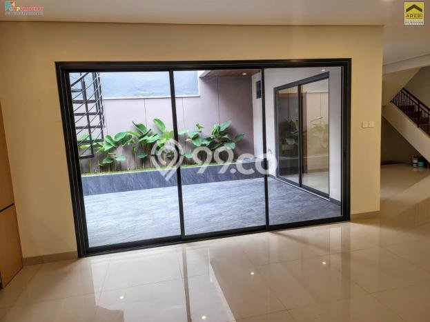 Rumah Lokasi Strategis area Legenda Wisata, Bogor, LT 200m² LB 256m² Rumah Lokasi Strategis area Legenda Wisata, Bogor, LT 200m² LB 256m²