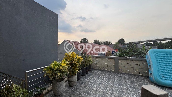 Rumah Strategis Modern Lb 160m2 di Ciracas, Jakarta Timur Rumah Strategis Modern Lb 160m2 di Ciracas, Jakarta Timur