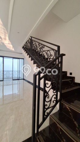 Hunian Mewah Siap Huni LT 143m2 di Jagakarsa, Jakarta Selatan Hunian Mewah Siap Huni LT 143m2 di Jagakarsa, Jakarta Selatan
