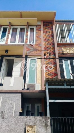 Bisa KPR! Rumah Asri area Jatiwaringin, Luas 72m² Bangunan 150m² Bisa KPR! Rumah Asri area Jatiwaringin, Luas 72m² Bangunan 150m²