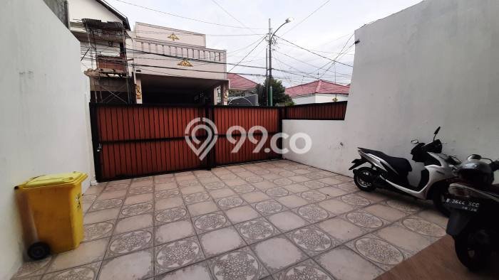 Ready to Use! Luxury House LT 150m2 Desain Modern di Pejaten Ready to Use! Luxury House LT 150m2 Desain Modern di Pejaten