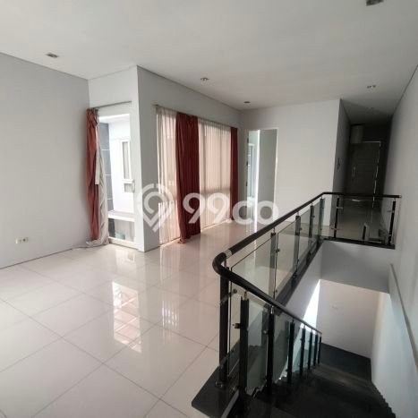 Lokasi strategis! Rumah siap huni disewakan di Dukuh Pakis LB 300m2 Lokasi strategis! Rumah siap huni disewakan di Dukuh Pakis LB 300m2