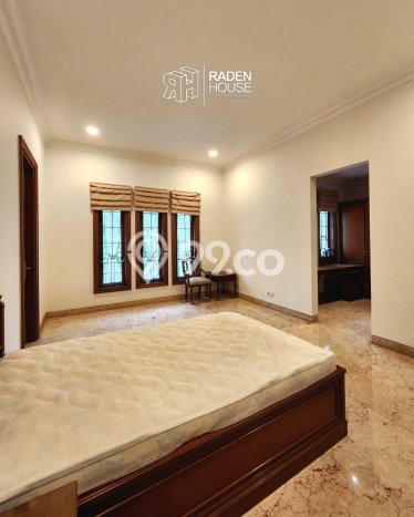 Rumah Luxury Modern Tanpa Renovasi di Pondok Indah Jakarta Selatan Rumah Luxury Modern Tanpa Renovasi di Pondok Indah Jakarta Selatan