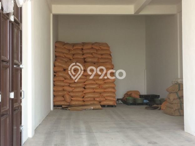 Area Ramai! Gudang Dijual di Cerme untuk Bisnis Luas Bangunan 180m2 Area Ramai! Gudang Dijual di Cerme untuk Bisnis Luas Bangunan 180m2