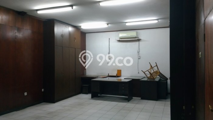 Gudang Disewa di Jambangan, Surabaya, LT 31422m2 / LB 2185m2 Gudang Disewa di Jambangan, Surabaya, LT 31422m2 / LB 2185m2