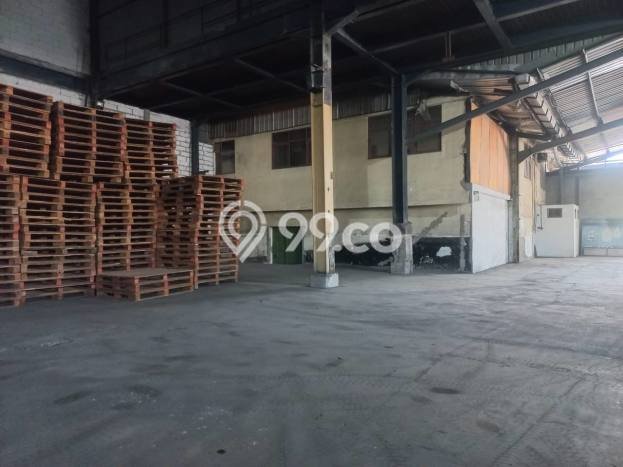 Gudang Disewa di Surabaya dengan LB 3900m2 Area Komersial Ramai Gudang Disewa di Surabaya dengan LB 3900m2 Area Komersial Ramai