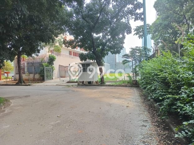 Tanah Dijual Lokasi Strategis di Jakarta Selatan dengan Luas 450m2 Tanah Dijual Lokasi Strategis di Jakarta Selatan dengan Luas 450m2