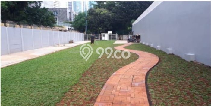 Tanah Dijual Lokasi Strategis di Jakarta Selatan dengan Luas 450m2 Tanah Dijual Lokasi Strategis di Jakarta Selatan dengan Luas 450m2