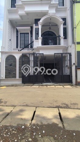 Rumah Elit LB 220m2 Siap Pakai Desain Elegan di Ragunan, Jakarta Selatan Rumah Elit LB 220m2 Siap Pakai Desain Elegan di Ragunan, Jakarta Selatan