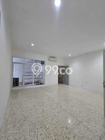 SPECIAL OFFER! Rumah di Senopati, 2 KM, Lingkungan Strategis, LT 380m² LB 350m² SPECIAL OFFER! Rumah di Senopati, 2 KM, Lingkungan Strategis, LT 380m² LB 350m²
