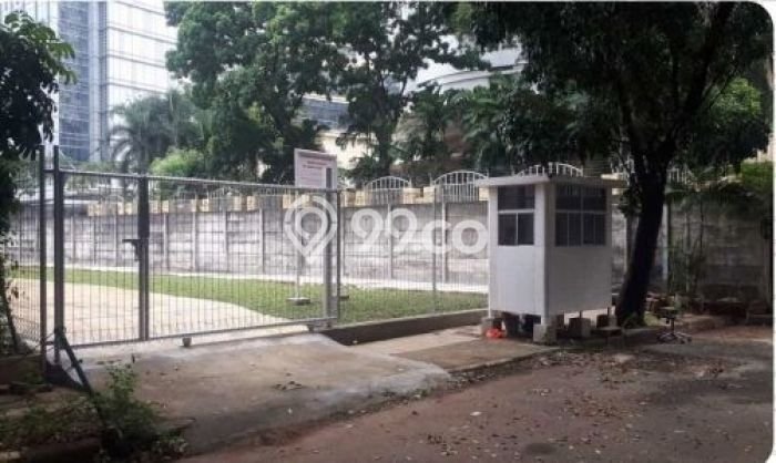 Tanah Dijual Lokasi Strategis di Jakarta Selatan dengan Luas 450m2 Tanah Dijual Lokasi Strategis di Jakarta Selatan dengan Luas 450m2