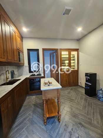 Ready to Use! Premium House LT 210m2 Desain Elegan di Blok M Ready to Use! Premium House LT 210m2 Desain Elegan di Blok M